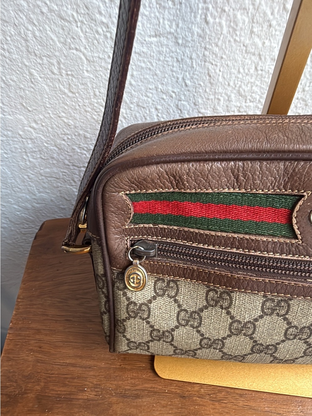Vintage GUCCI 1980’s Accessory Collection GG Supreme Web Camera Bag. - Picture 4 of 16